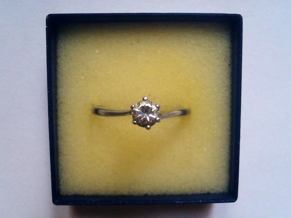 Bague Ancienne En Or Jaune 18K Avec Brillant - Taille 57 - Poids ~2 Grammes - Poinçon Tête D'aigle