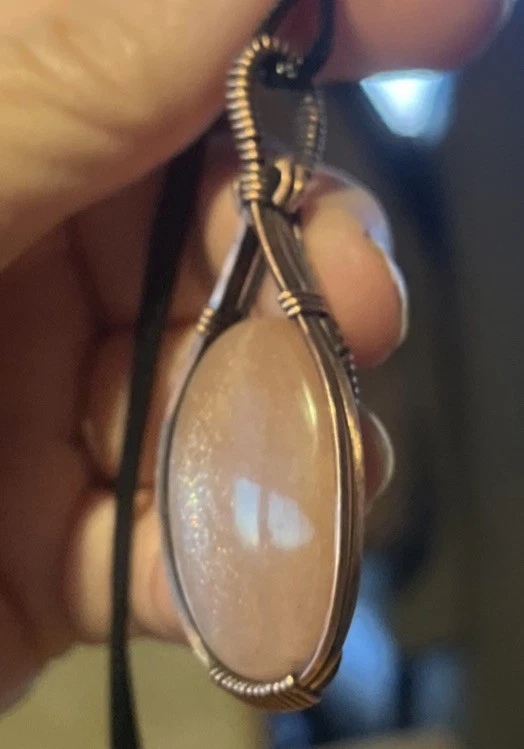 Piedra lunar melocotón ~ Colgante hecho a mano envuelto en alambre de cobre 9g Foto 4 de 4