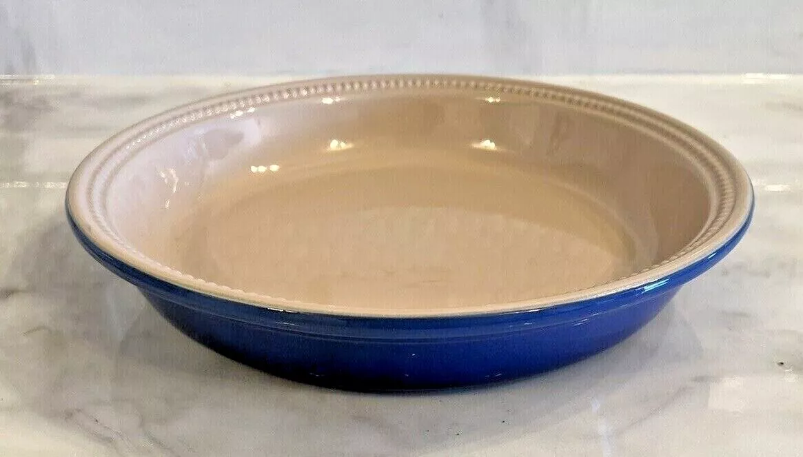Le creuset pie plate top
