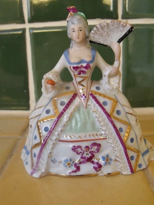STATUETTE PORCELAINE signée LIMOGES - Photo 1/4