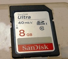 SanDisk Ultra 8GB, Class 40 MB/s - SDHC UHS-I Card with protective case