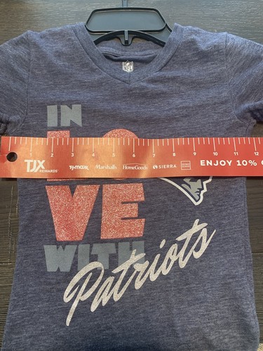 New England PATRIOTS Youth Girls V-Neck T-shirts - IN Love with Patriots - NFL - Picture 5 of 7
