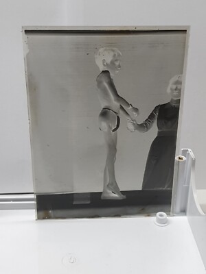 Antikes Glasnegativ, Kinderbehandlung, Lichtheliotherapie (R3 S1 B1 0,56)