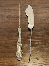 Set Of 2 WM H Rogers A1 Silver Plate Twisted Handle Master Butter Knife Spreader