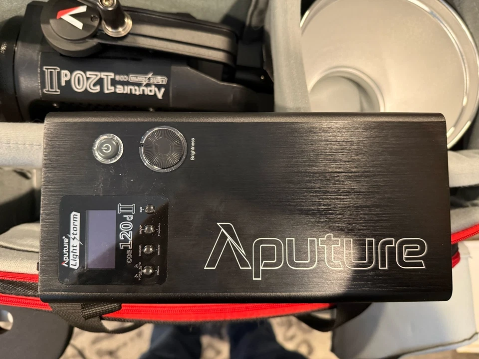 Paquete de luces LED Aputure Light Storm LS C120D II - Incluye estuche de transporte Foto 3 de 4