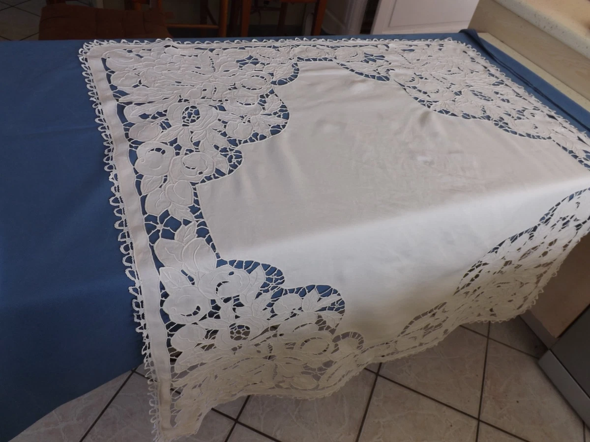 Nappe Ancienne Blanche Ovale Brodée, Motif Fleuri, Dimensions 68x82 Pouces (environ 173x208 Cm), Peacock