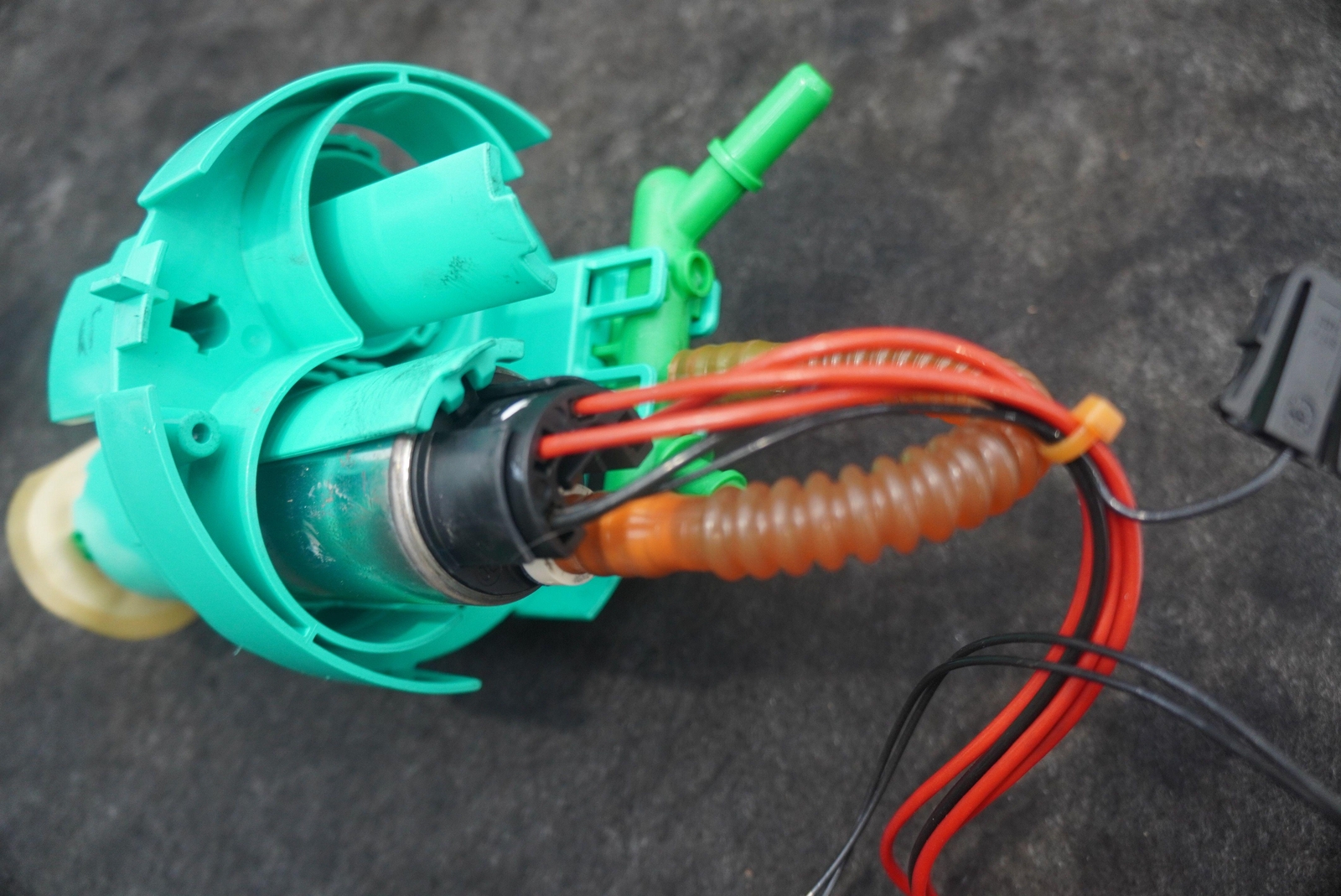 Gasoline Gas Fuel Tank Pump Sender 14K0079CP OEM McLaren 720S 2020