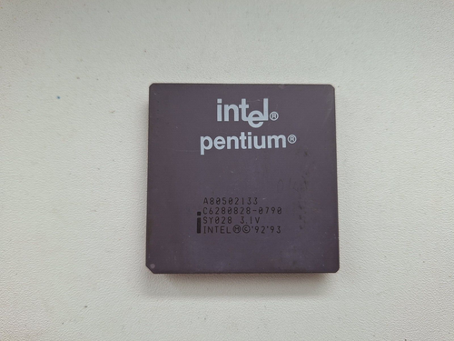 Intel Pentium 133 A80502133 SY028 3.1V rare mobile Pentium 133 vintage CPU GOLD - Picture 9 of 10