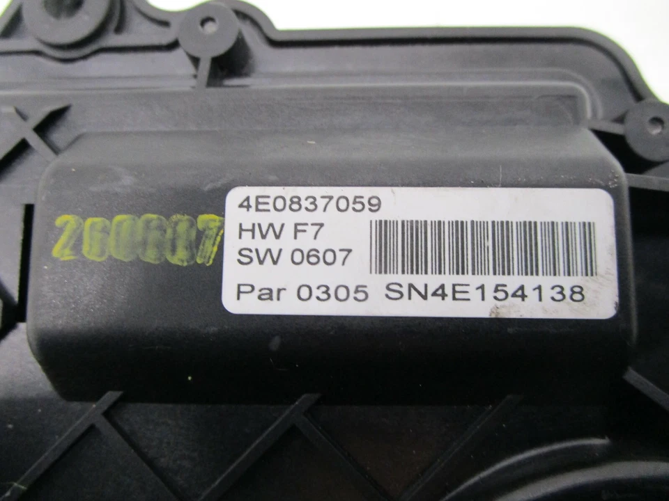 04-10 奥迪 A8 四轮前左驱动侧软关闭锁闩原始设备制造商 — 第 4/4 张图片