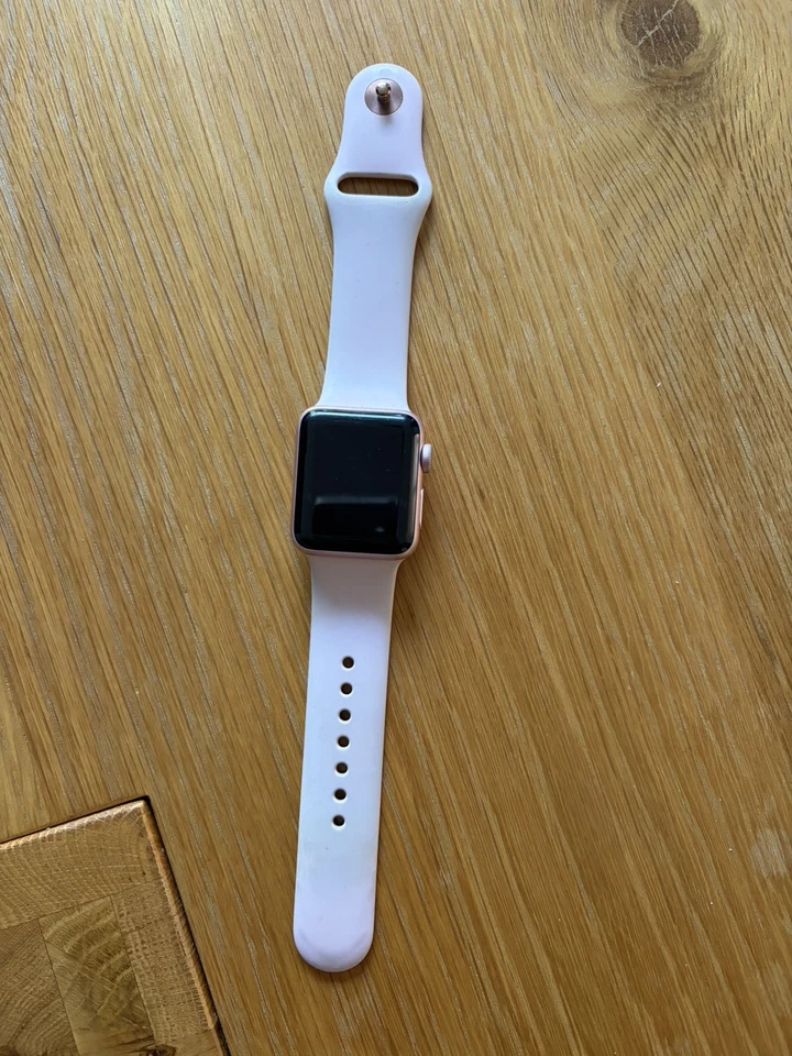 Apple Watch Series 2, photo 2 of 3