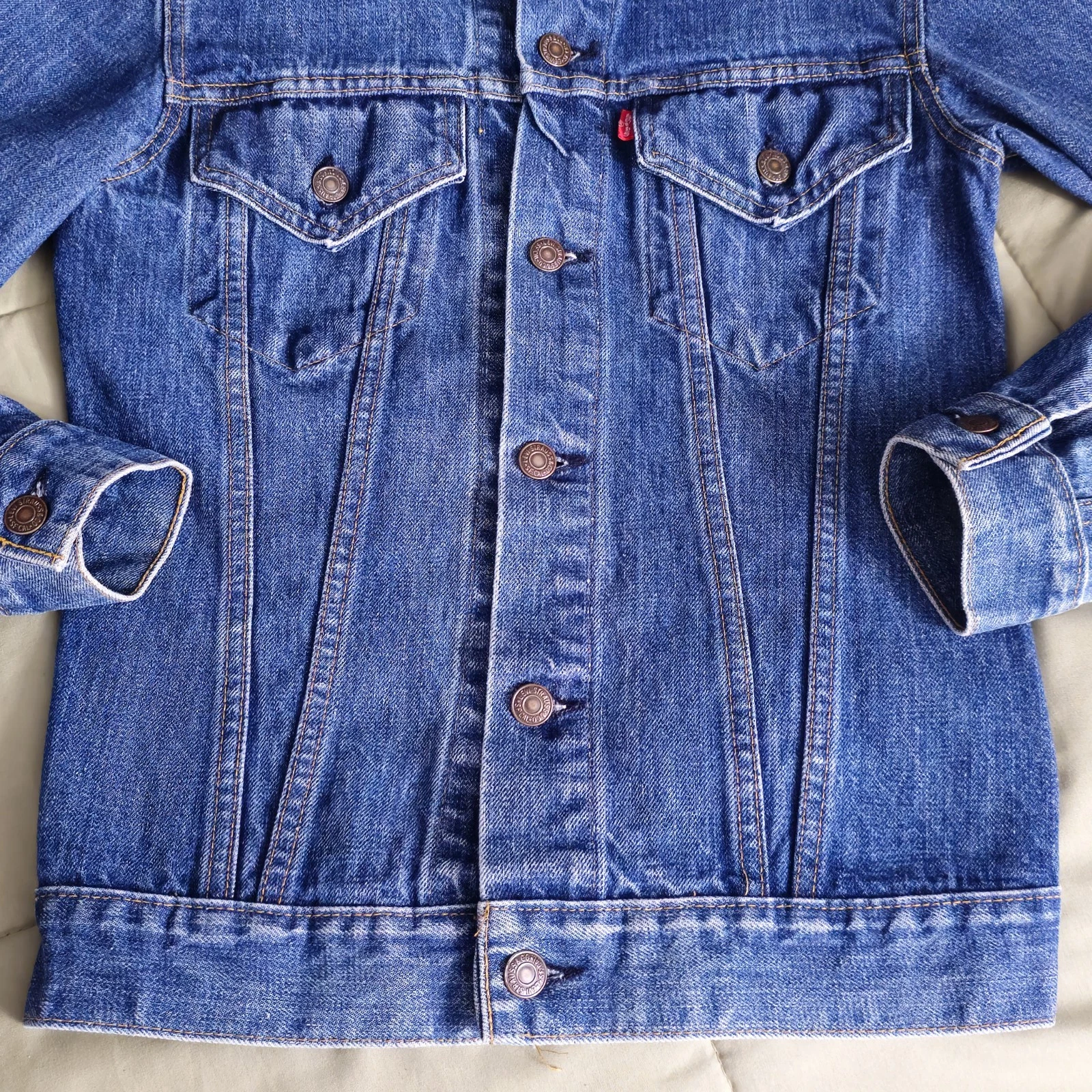 VTG 1970s Levi’s 71205-0217 Long Denim Trucker Jacket Size 34 USA - product detail image 2