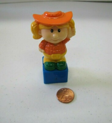 3.25'' Hard Plastic Blonde Girl In Orange Hat Building Block Part Brand Unknown