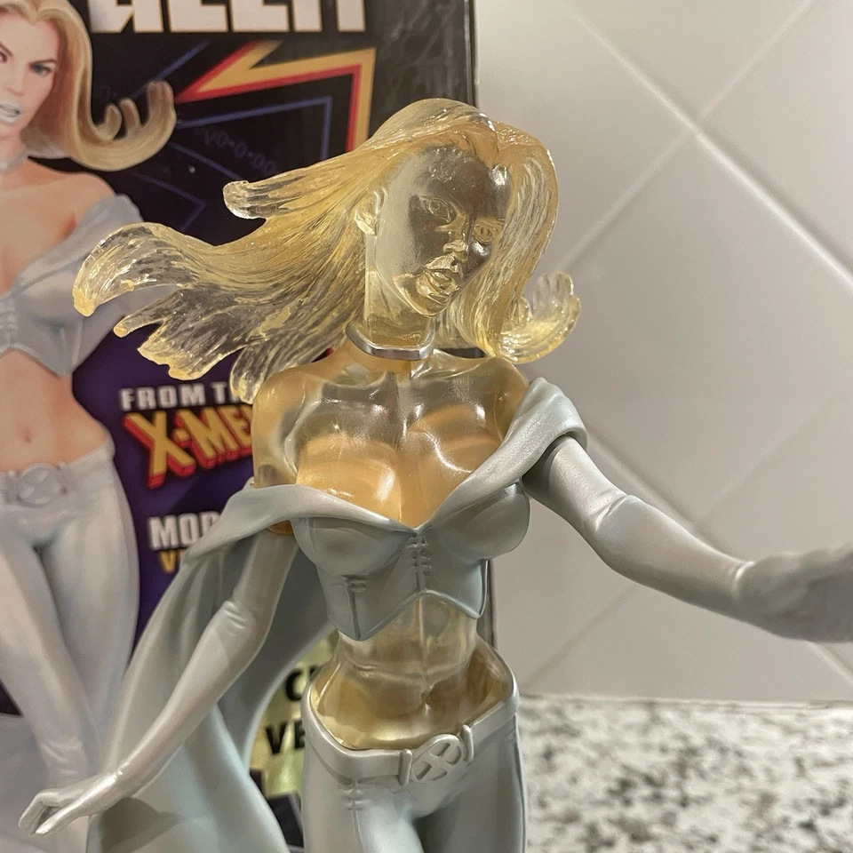 Bowen Designs - Estátua Emma Frost White Queen versão transparente - Marvel #418/1000 - Imagem 4 de 4