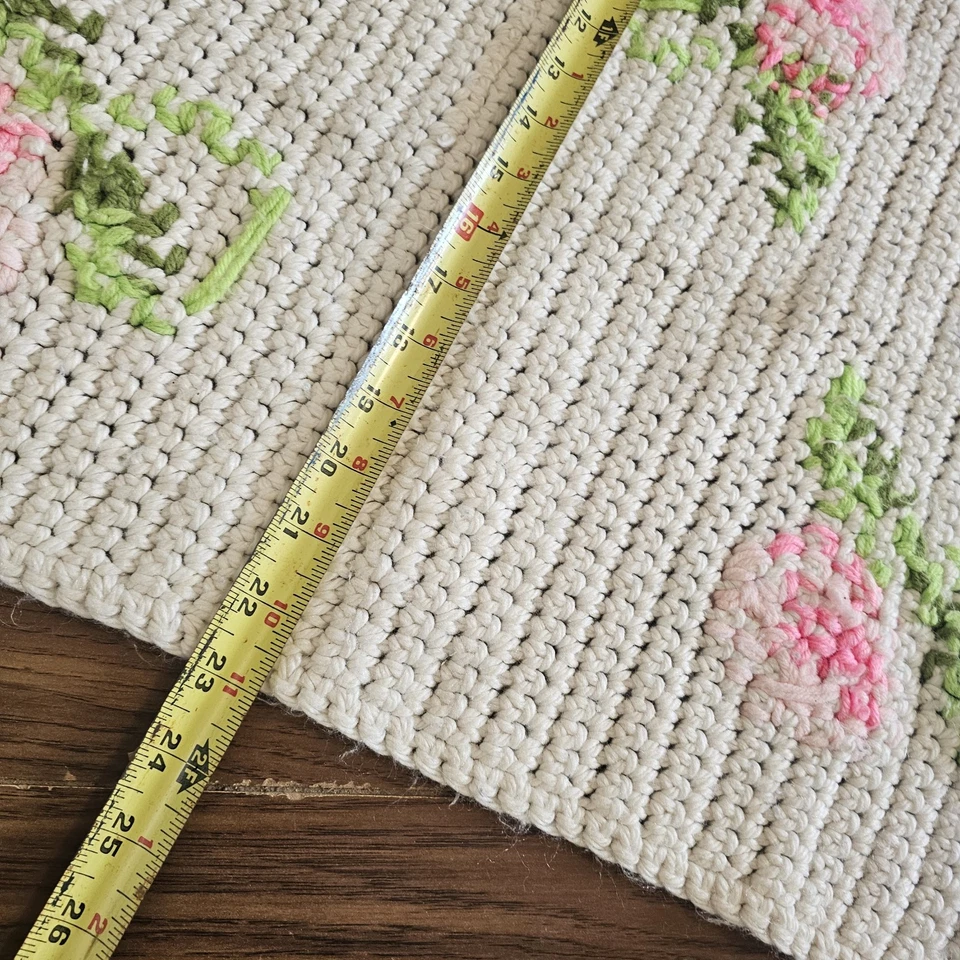 Manta de punto de ganchillo para regazo mesa corredor flecos diseño floral rosa abuela 51x23" Foto 3 de 4