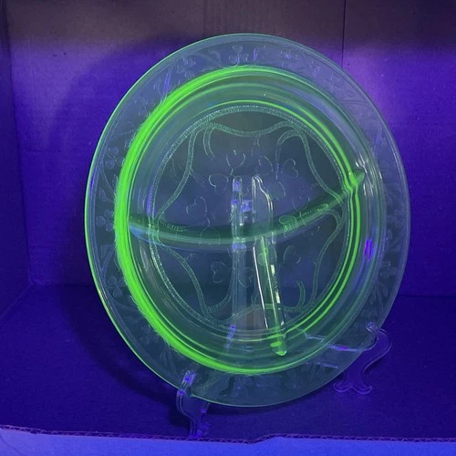 Hazel Atlas Green CLOVERLEAF Depression Uranium Glass 10.5" Divided Dinner Plate