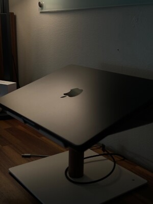 Apple - MacBook Pro 14'' Laptop - M3 Pro chip - 18GB Memory - 14-core GPU - 512GB