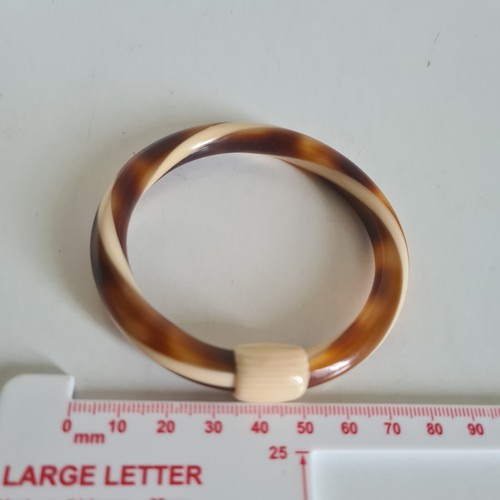 Lea Stein Bangle Bracelet - Picture 5 of 6