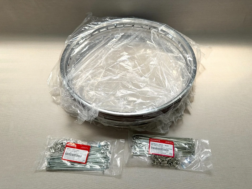 Llantas y radios originales Honda CT 90 Trail 110 + pezones CT90 Trail 90 CT110. Foto 2 de 4