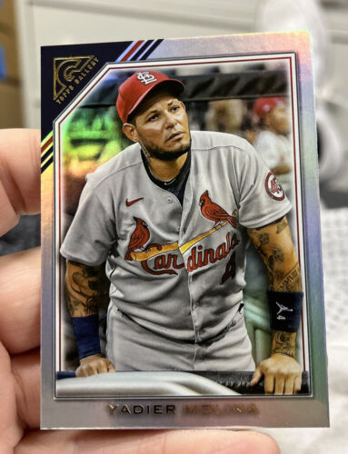 2022 Topps Gallery Rainbow Foil Paralell Card of Yadier Molina Cardinals