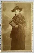 orig. Photo postcard lady woman pout Berlin fashion coat hat around 1920