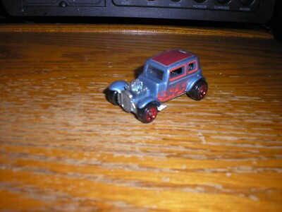 NICE Vintage Hot Wheels 1932 Ford Vicky Hot Rod blue with flames Free SHIPPING
