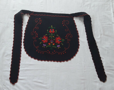 Apron handmade embroidery and serrated, with MATYO pattern - 3893