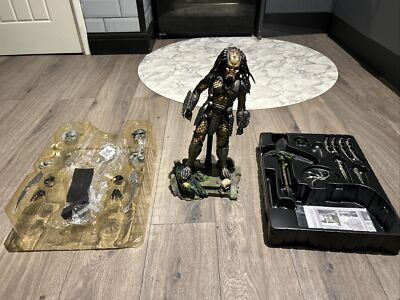 Hot Toys MMS250 ''AVP'' Ancient Predator