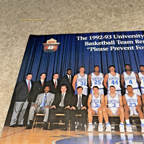 EL EQUIPO DE BALONCESTO DE LA UNIVERSIDAD DE KENTUCKY 1992-93 / SMOKEY THE BEAR - Imagen 2 de 9