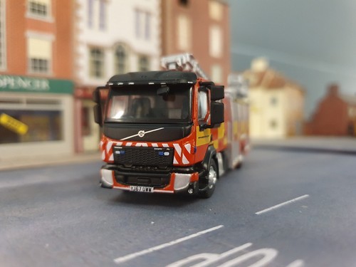 Fire Engine Volvo FL 2017 West Yorkshire WYFRS Emergency One Pump Ladder 1:76 - Picture 9 of 9