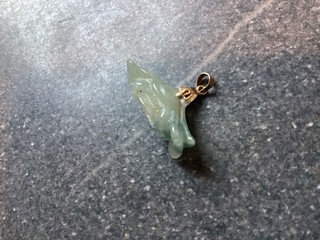 Pendentif en pierre de jade et or 18 carats