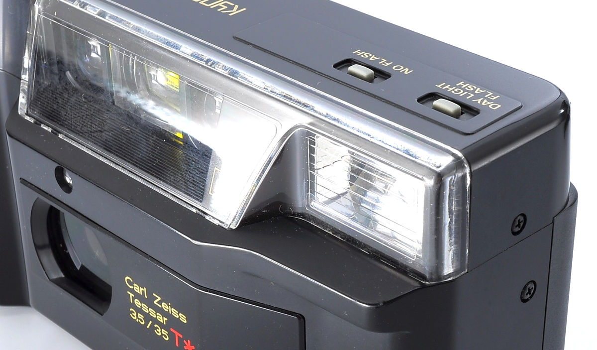 Kyocera TD Yashica T2 D Carl Zeiss Tessar T* 35mm FilmCamera JPN