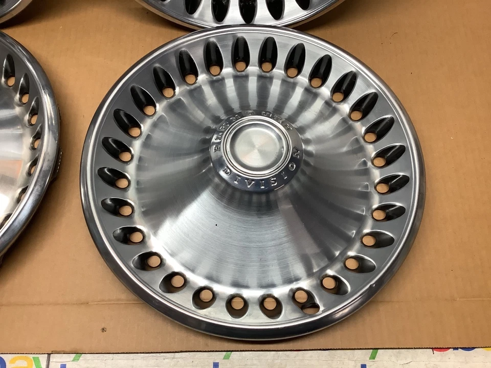 Juego de tapacubos 70-72 Plymouth Valiant GTX Satellite Roadrunner Barracuda 14" MOPAR Foto 3 de 4