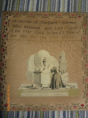 Antikes viktorianisches Trauermuster für Margaret Garnett gestorben 1844 16'' x 17 1/2''