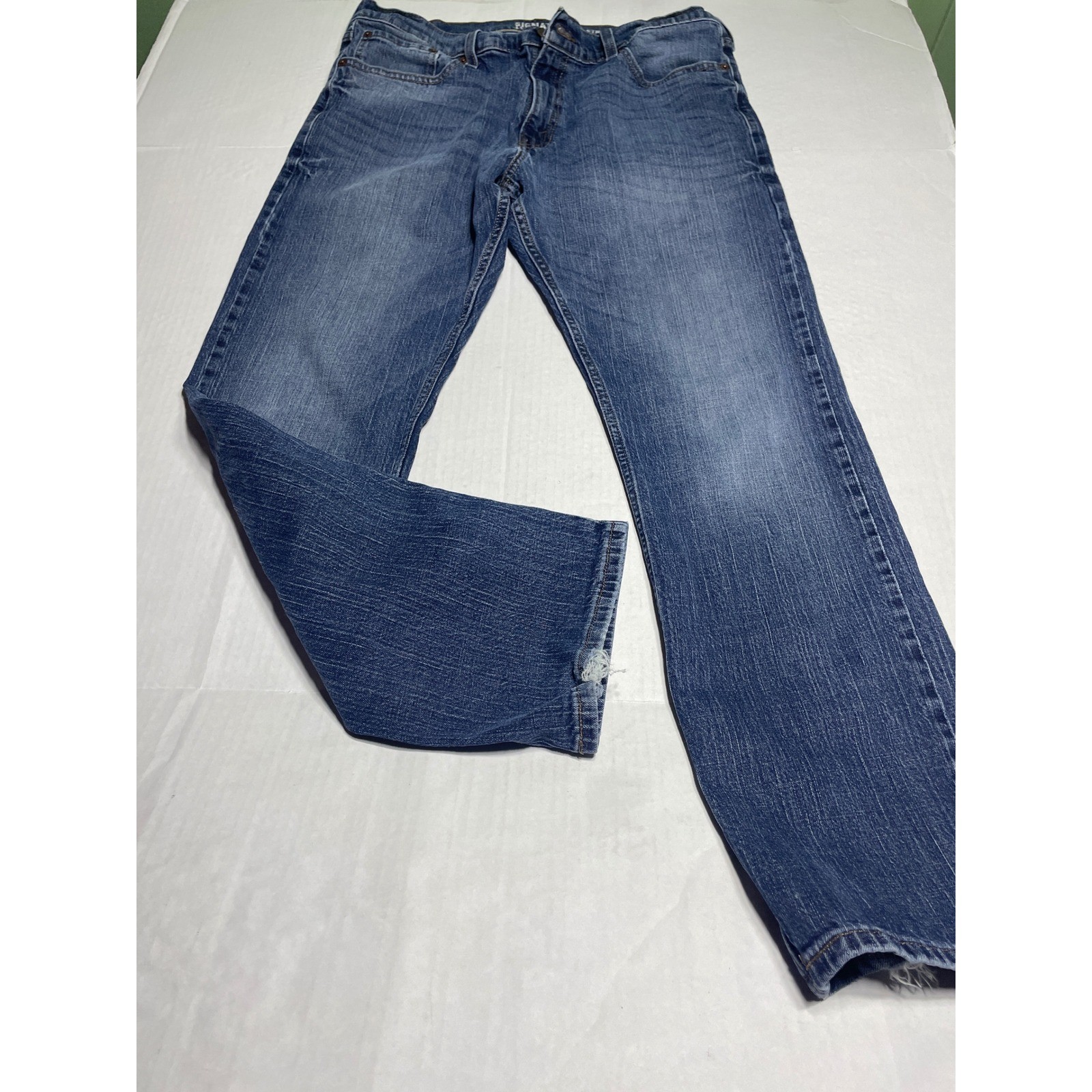 Signature Levi Strauss Mens Straight Leg Blue Jeans Medium Wash 36x32 Stretch