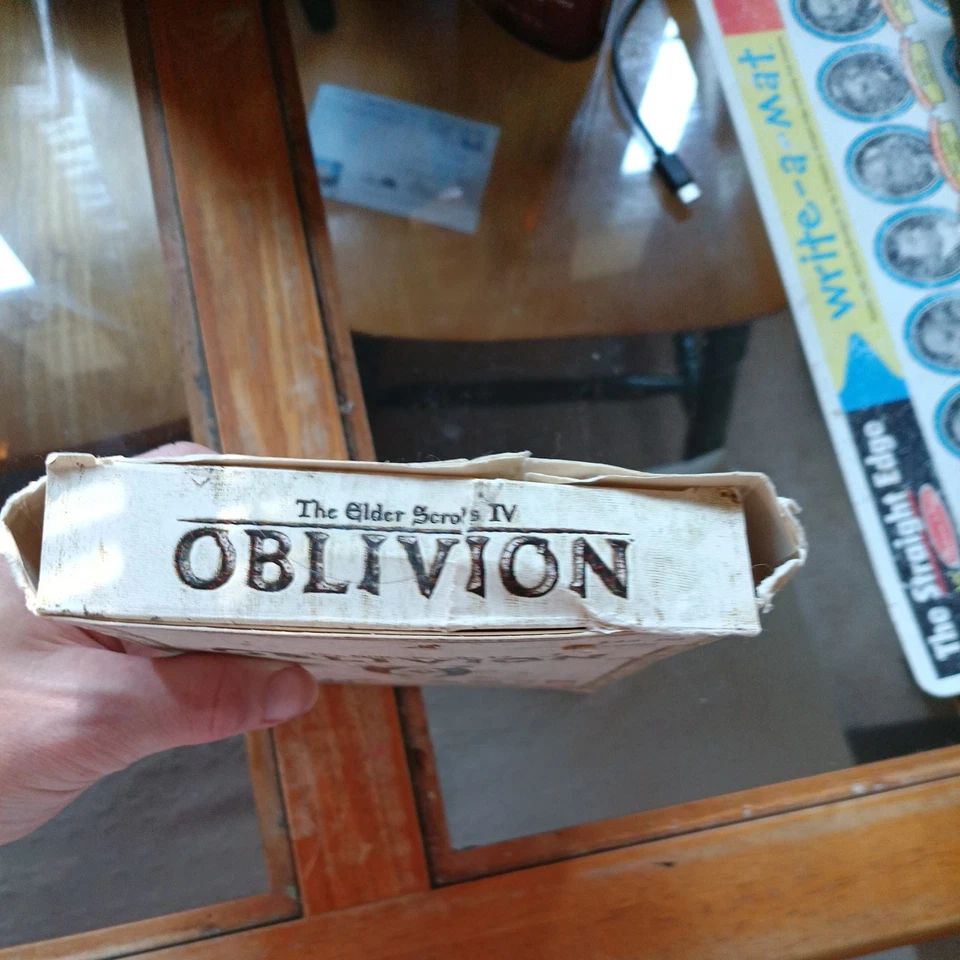 Elder Scrolls IV Oblivion PC 2006 CIB Complete w/ Map and Manual Big Box - Image 4 of 4