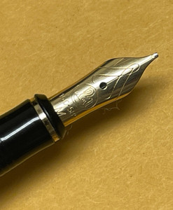 Pelikan New Classic Fountain Pen 14K 14C M-nib (1992-1995) in Case