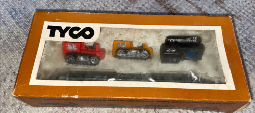 HO Scale Tyco Skid Flat Car w/3 Tractors 351A:300 Western Maryland #2475 Train - Picture 1 of 4