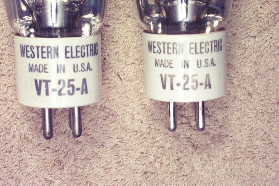 Dos, NUEVO en caja, Western Electric VT-25A, 10, base cerámica, par de fósforos, UX-210 Foto 3 de 4