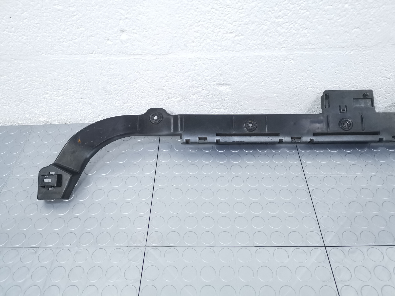 2014-2017 Maserati Quattroporte Rear Bumper Central Upper Fastener 6870001620