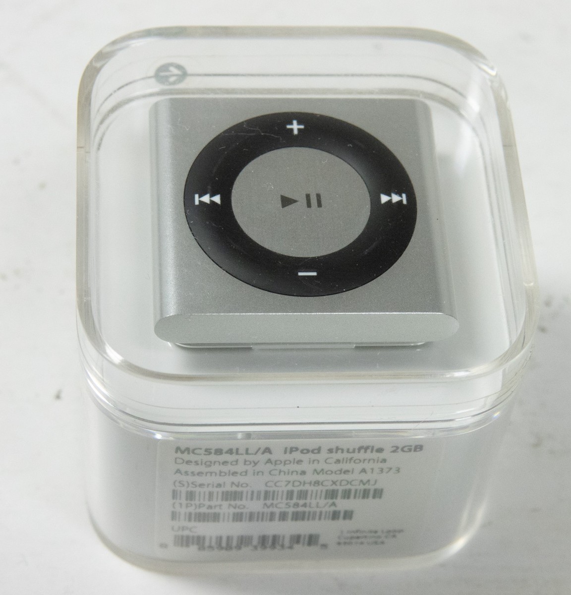 Apple iPod Shuffle 4th Generation A1373 MC585LL/A Silver 2GB NEW