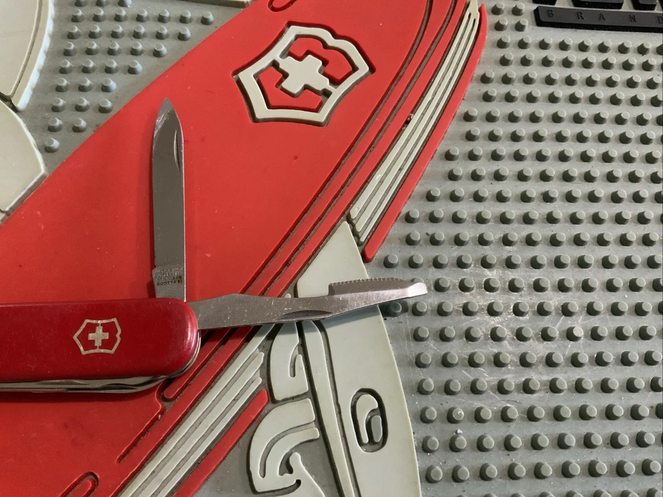 Victorinox Victoria Swiss Army Knife Red Executive 74mm Single Leaf Spring - Image 2 of 4