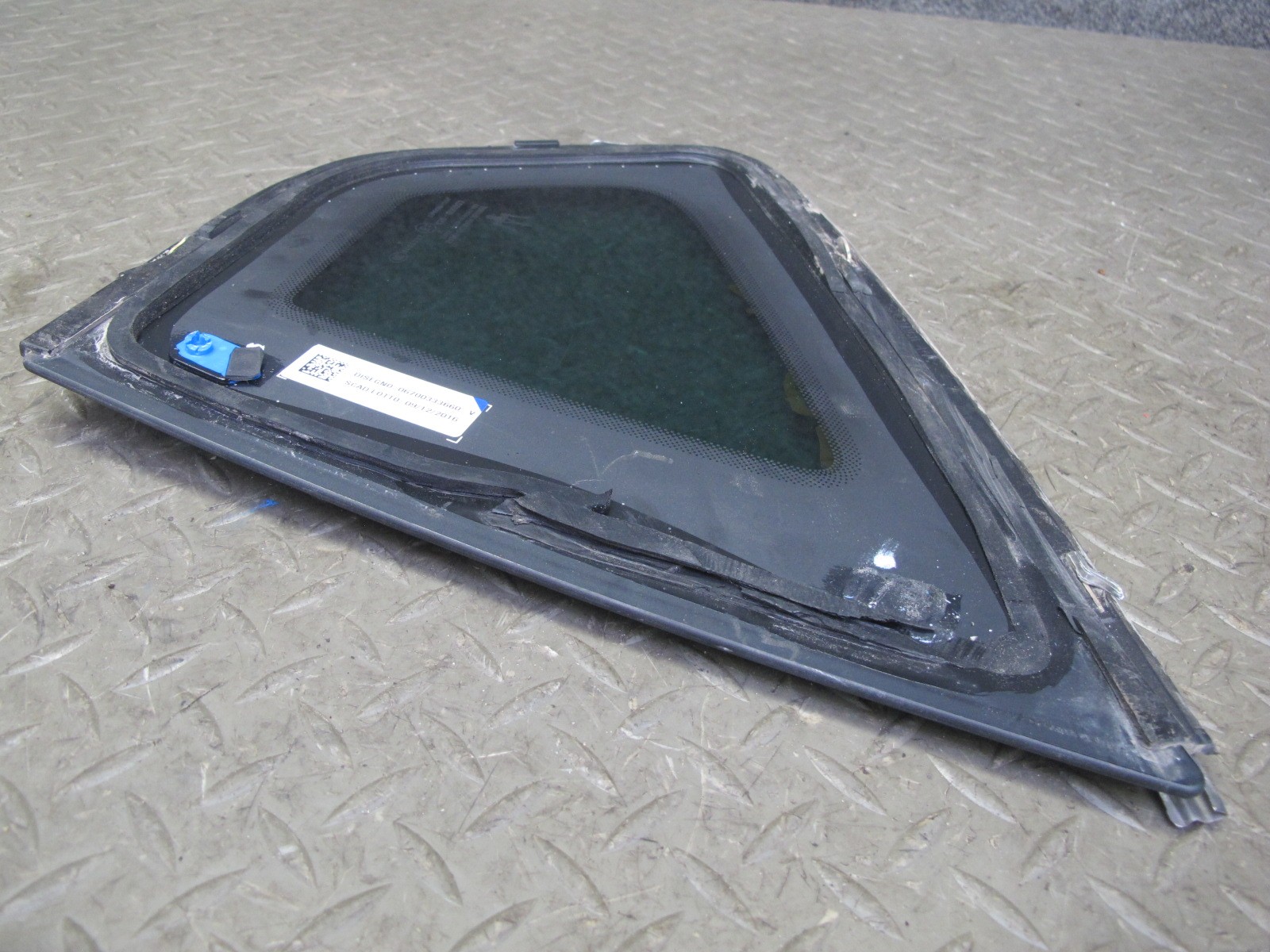 2017-2020 MASERATI LEVANTE M161 REAR LEFT SIDE QUARTER CORNER GLASS WINDOW