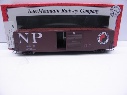 INTER MOUNTAIN 60' PS-1 BOXCAR NORTH PACIFIC #1302 - ESCALA HO | Zustand: New