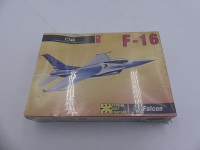 HobbyCraft F-16 Falcon   1:144 Plastic Model Kit Persian Gulf Fighters (1992)