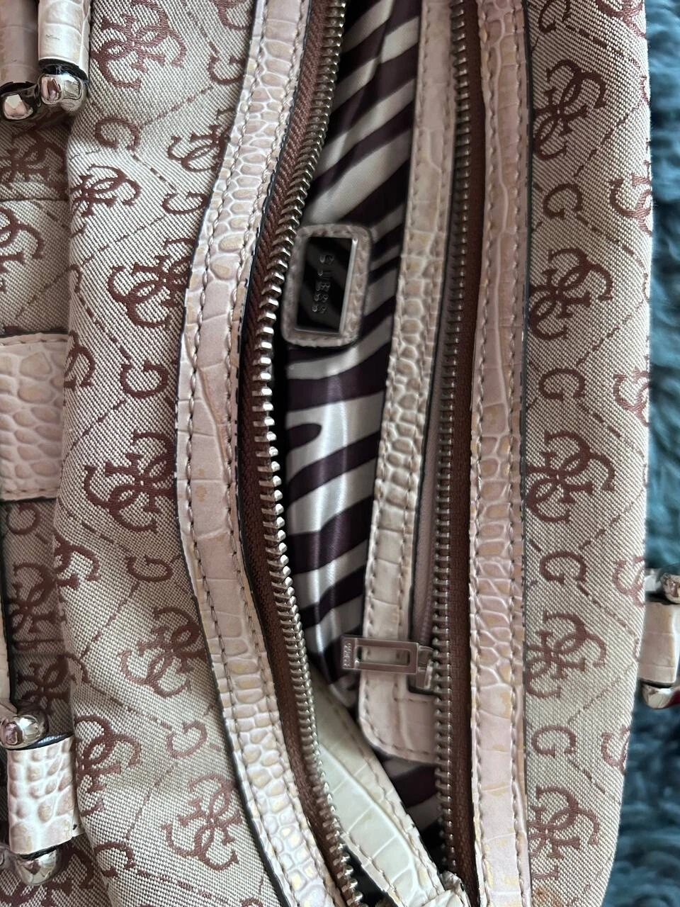 Borsa a tracolla vintage Y2K Guess monogramma tela borsetta