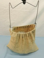 VINTAGE CLOTHES PIN BAG AND STRING LINE IN CLOTH HANGING BAG