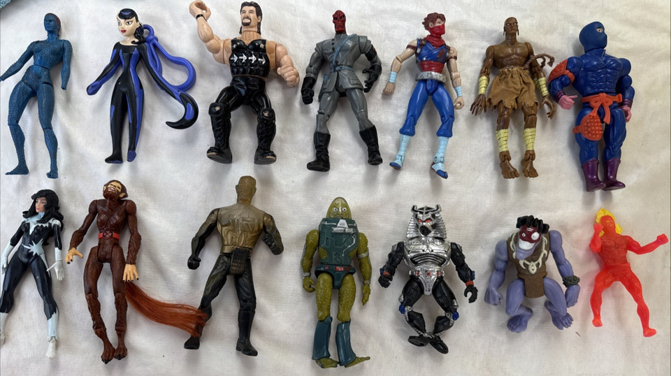 A chunky 90s Toy Biz Marvel lot featuring Spider-Man Mega Armor and a Werewolf figure — pure nostalgia bait that'll make any Gen-X or elder Millennial's eyes light up.