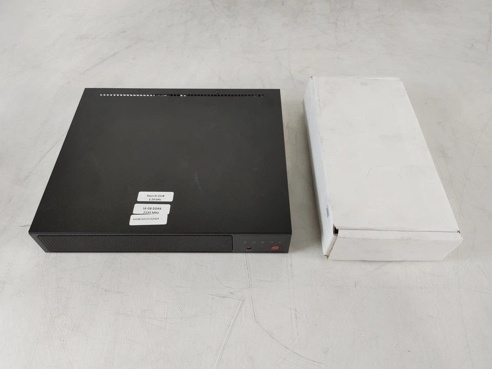 Servidor SuperMicro SuperServer SYS-E300-8D 2,20 GHz Intel Xeon D-1518 16 GB DDR4 Foto 2 de 4