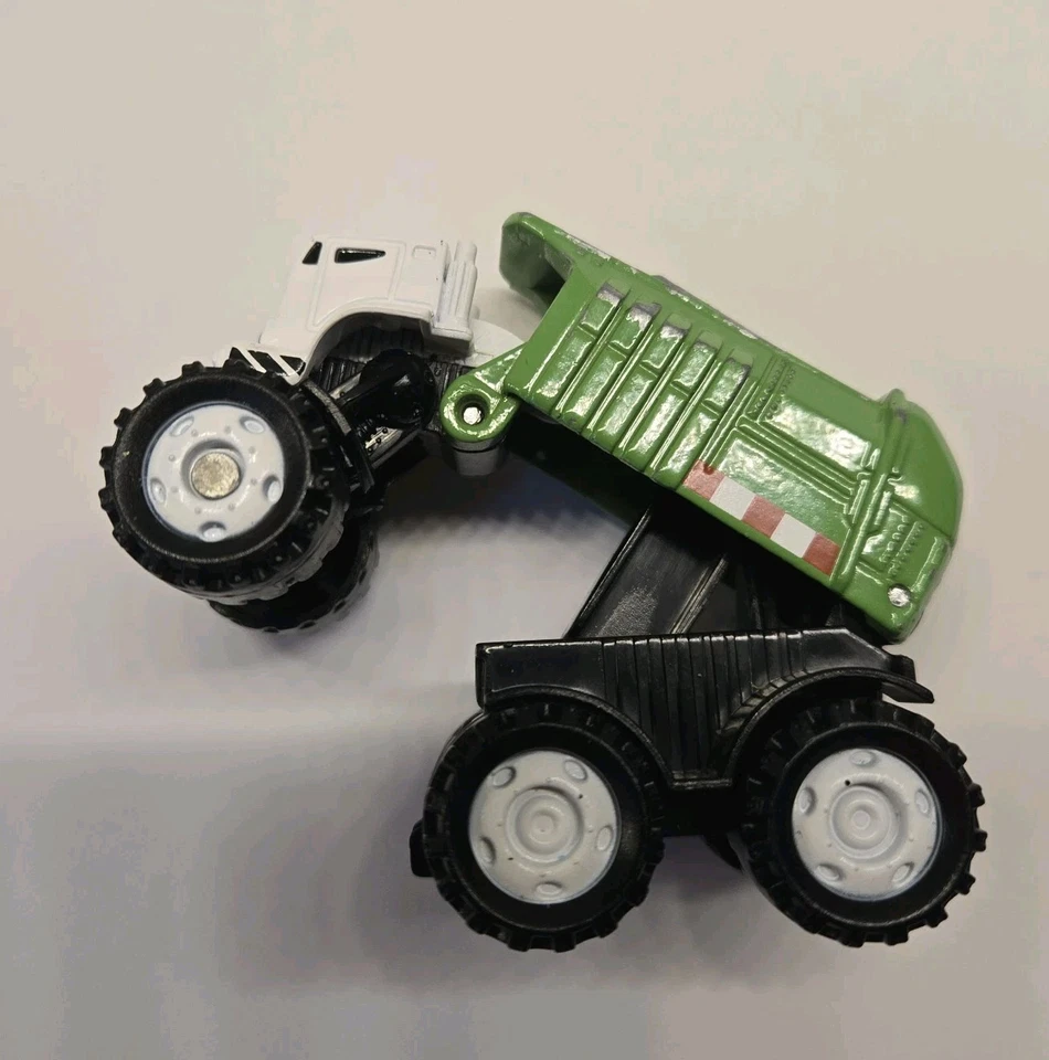 Matchbox 2010 Big Rig Buddies Stinky the Garbage Truck - Image 2 of 4