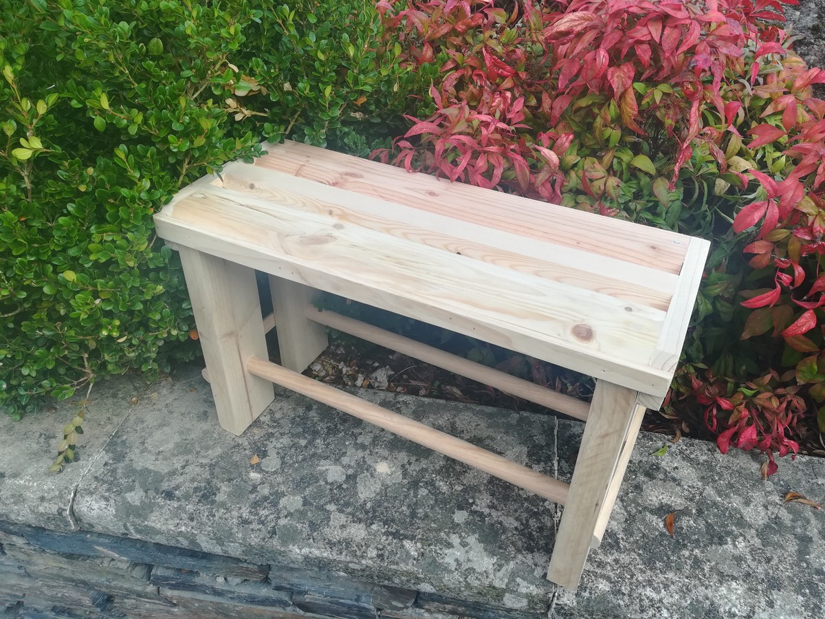 Pareja de BANCOS de madera para niños. Largo 45 cms. Modelo